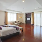 Piyathip Place Serviced Apartment